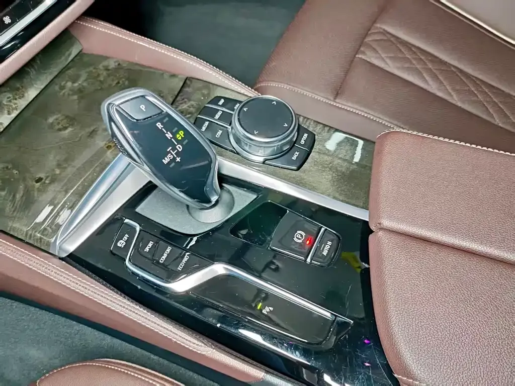 BMW 5 Series 2024 из CN, фото 9