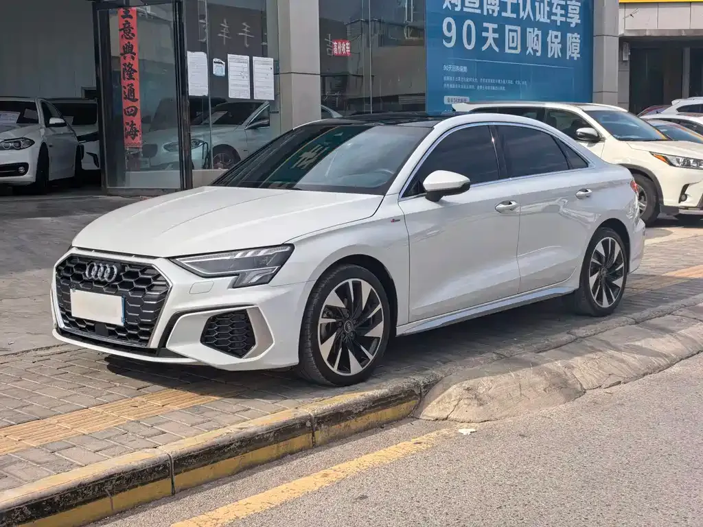 Audi A3 2023 из CN, фото 1
