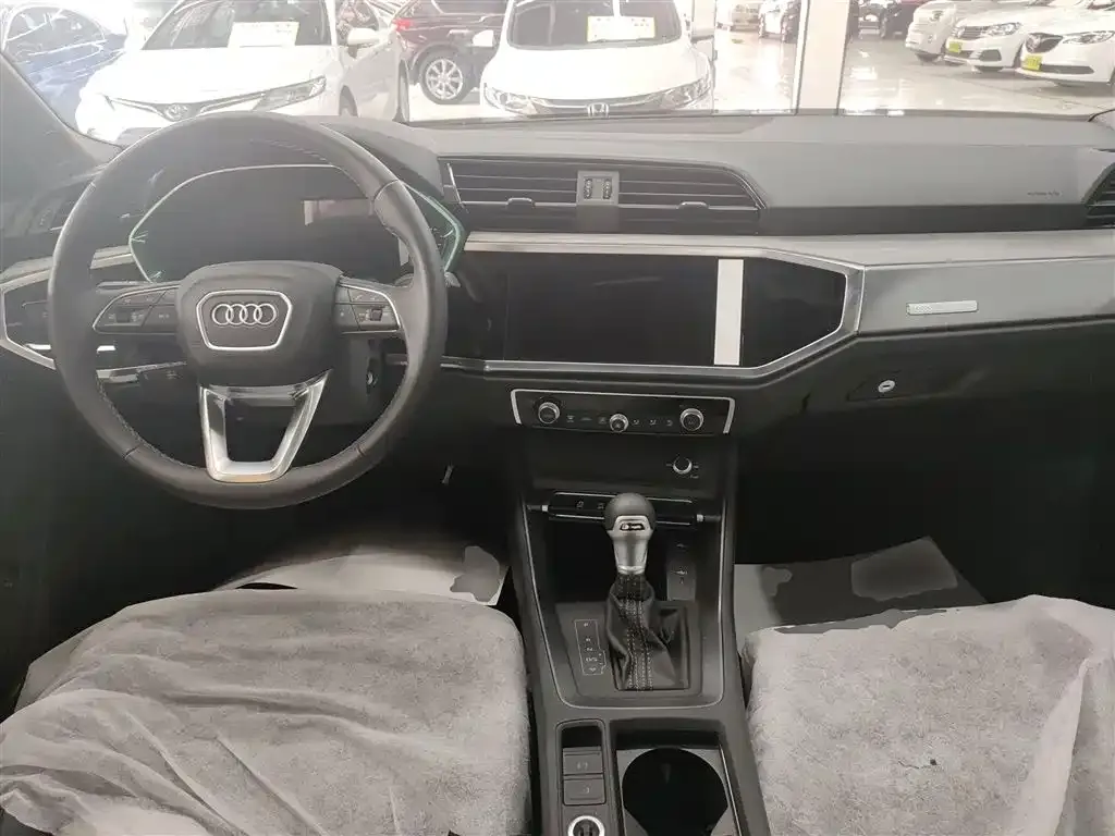 Audi Q3 — фото 10