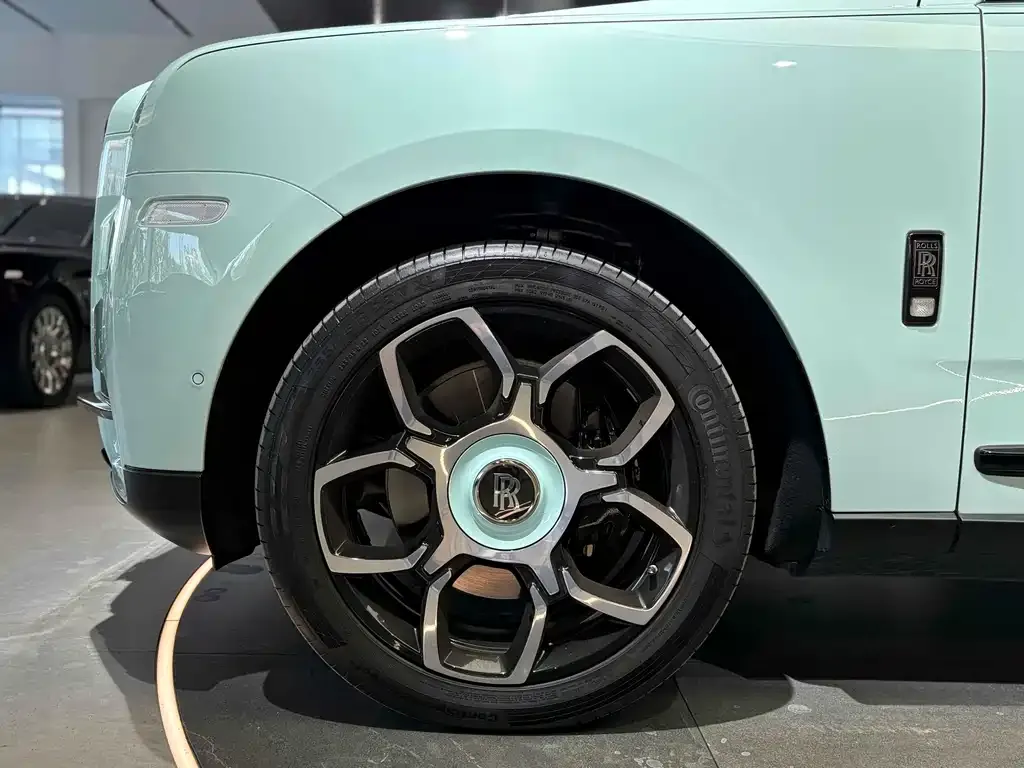 Rolls-Royce Cullinan 2024 из CN, фото 8