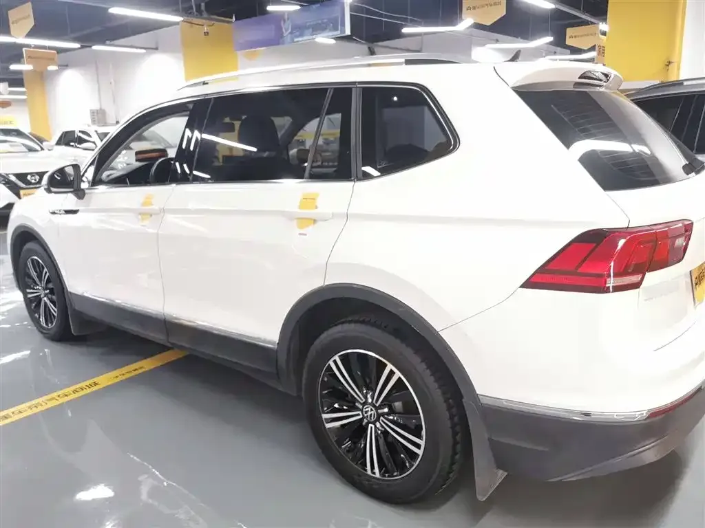 Volkswagen Tiguan L — фото 5