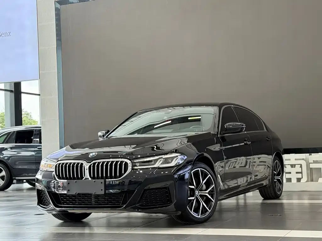 BMW 5 Series — фото 1