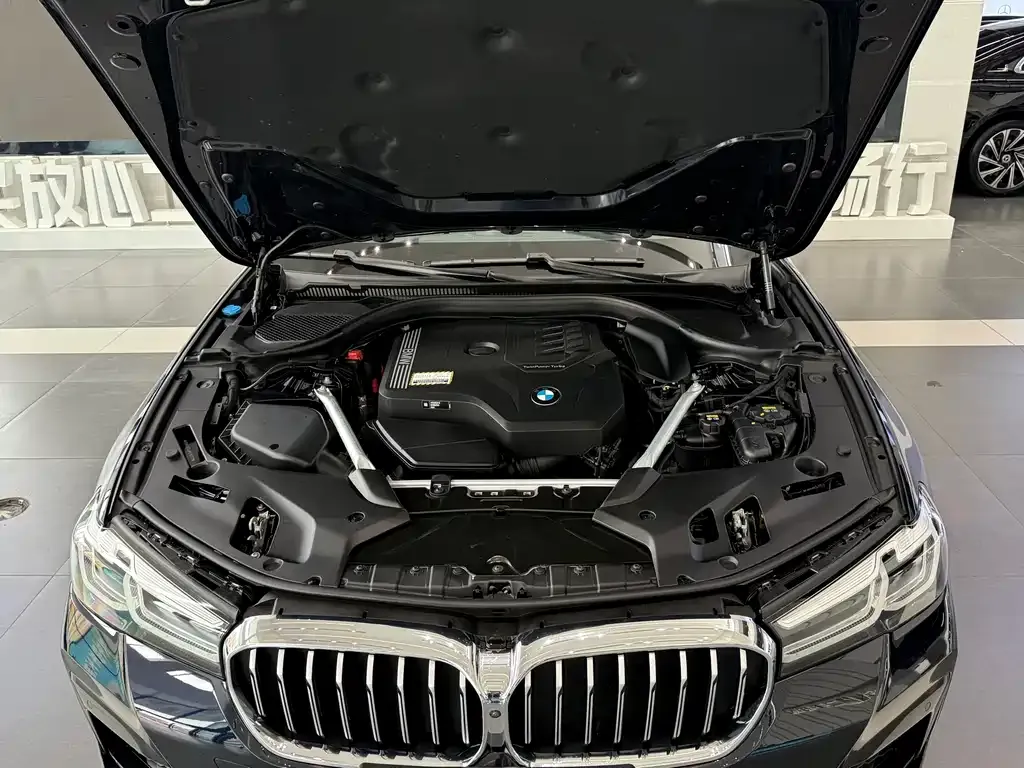 BMW 5 Series — фото 2