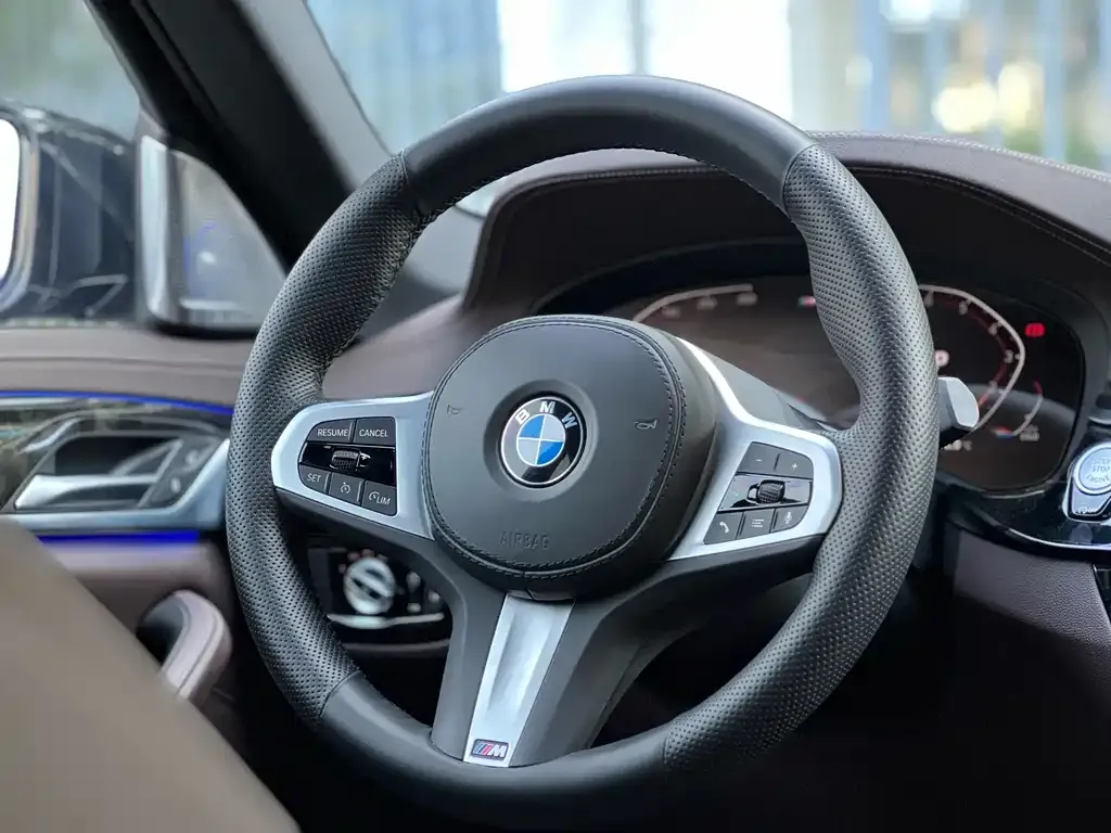 BMW 5 Series — фото 10