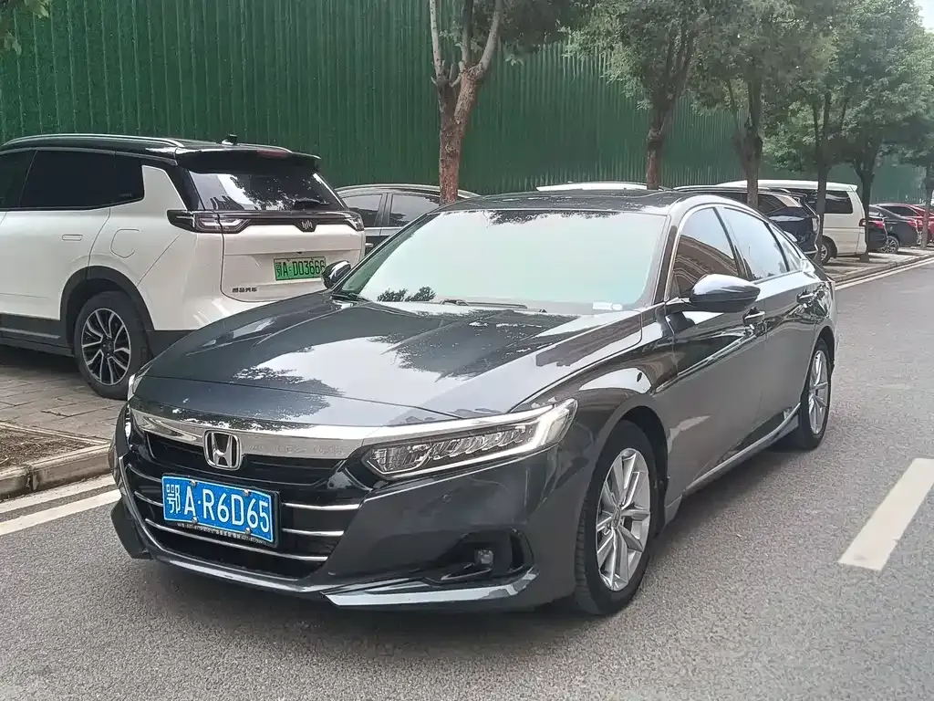 Honda Accord — фото 1