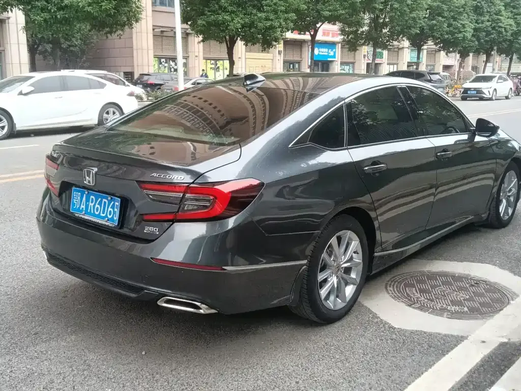 Honda Accord — фото 10