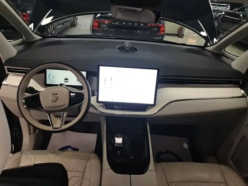 Volvo EM90 2024 из CN, фото 10