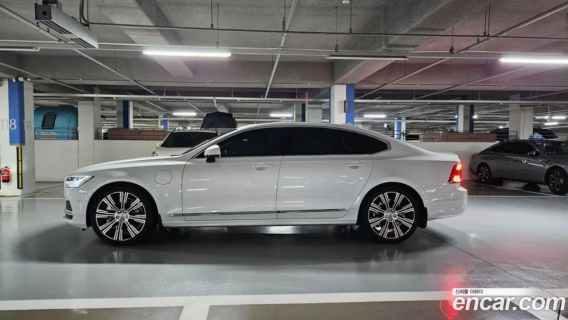 Volvo S90 2024 из KR, фото 3