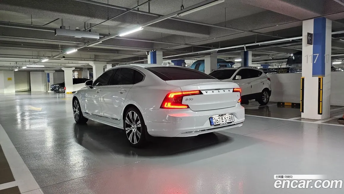 Volvo S90 2024 из KR, фото 4