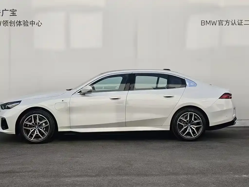 BMW i5 — фото 3