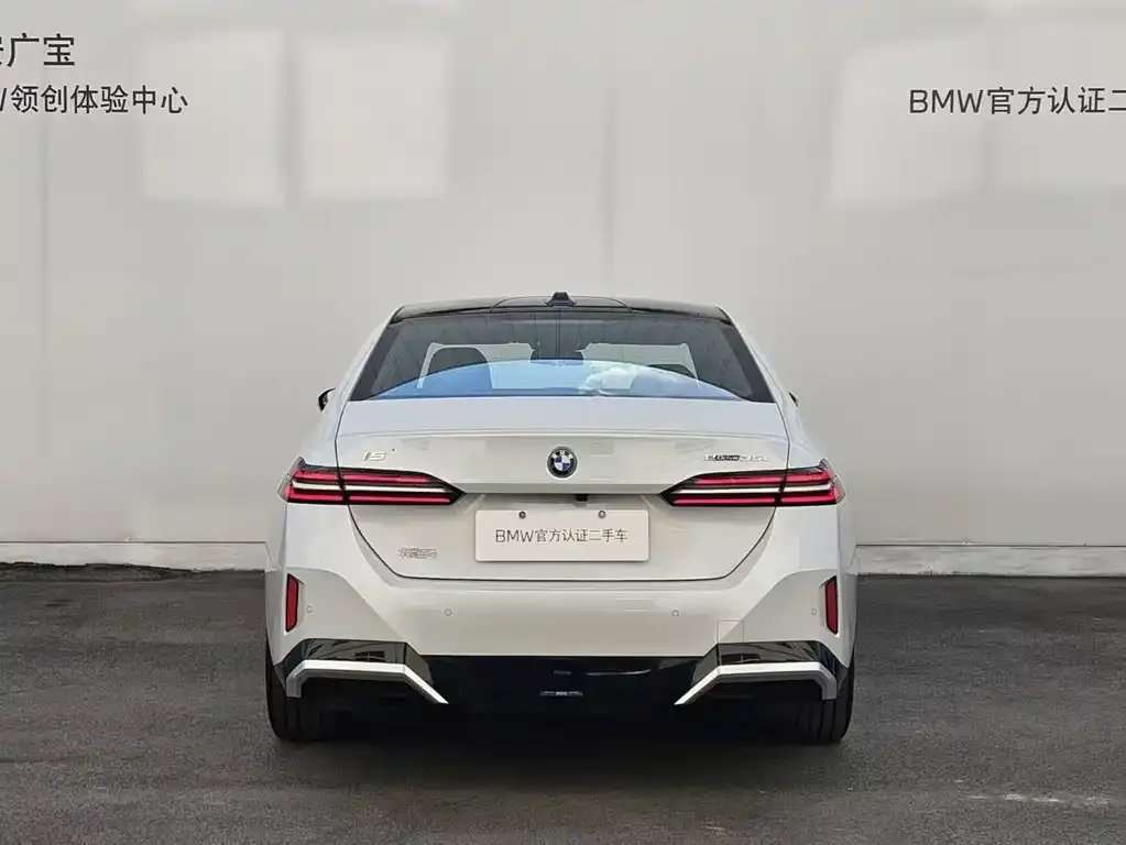 BMW i5 — фото 5