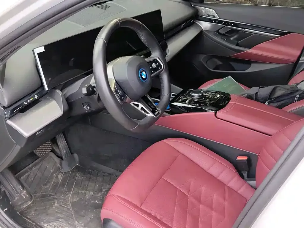 BMW i5 — фото 7