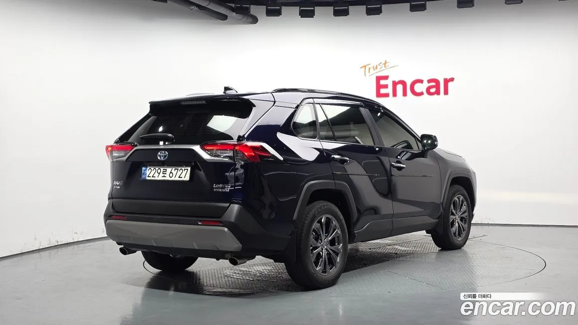 Toyota RAV4 2023 из KR, фото 2