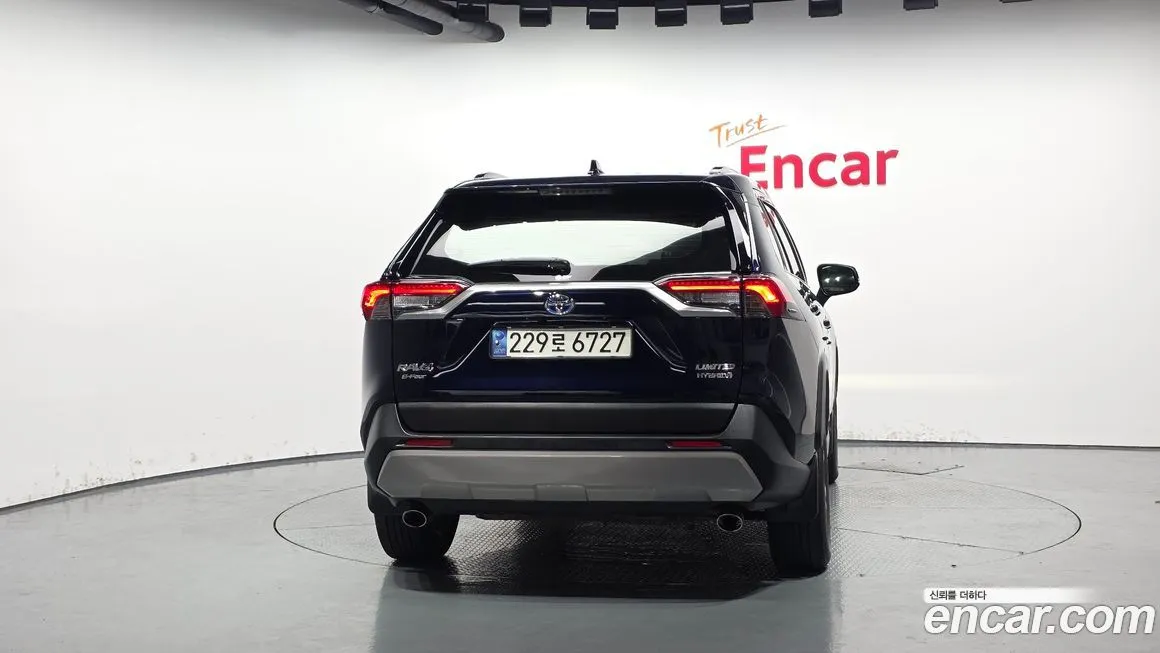 Toyota RAV4 2023 из KR, фото 4