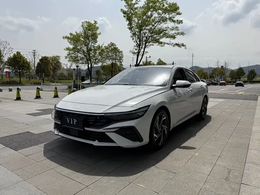 Hyundai Elantra 2023 из CN, фото 1