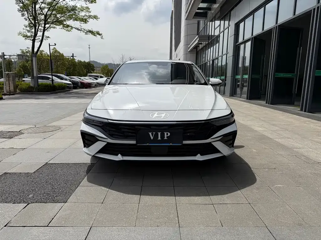 Hyundai Elantra 2023 из CN, фото 3