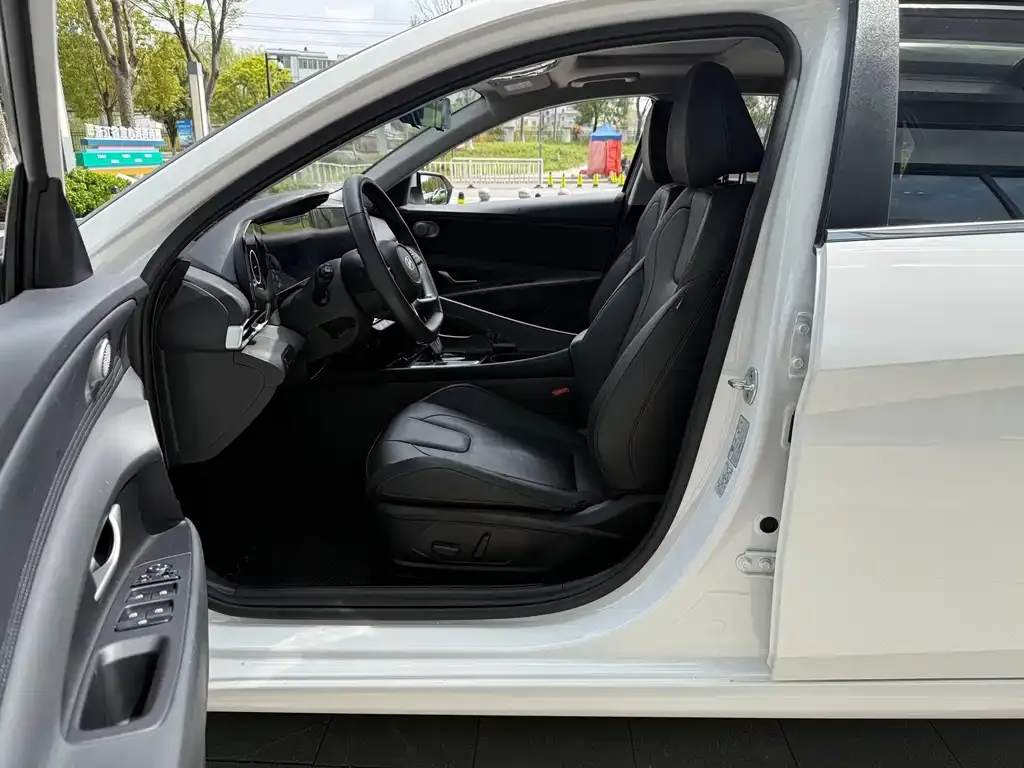 Hyundai Elantra 2023 из CN, фото 4