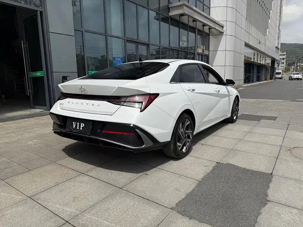 Hyundai Elantra 2023 из CN, фото 8