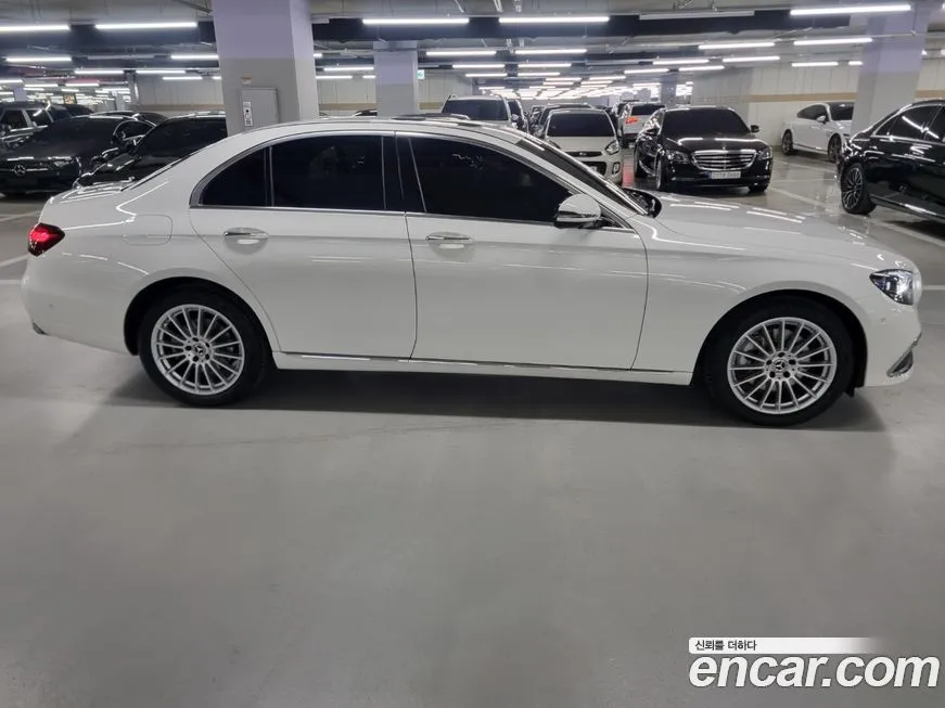Mercedes-Benz E-Class 2022 из KR, фото 2