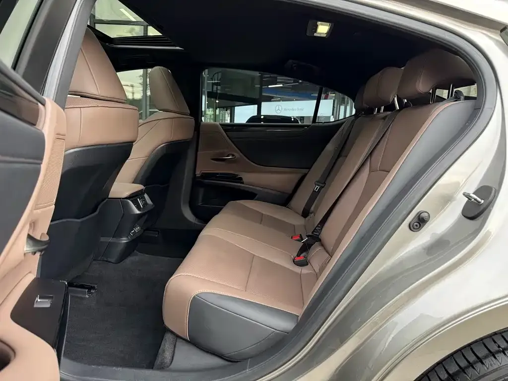 Lexus ES 2023 из CN, фото 9