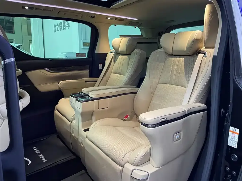Toyota Vellfire 2021 из CN, фото 8