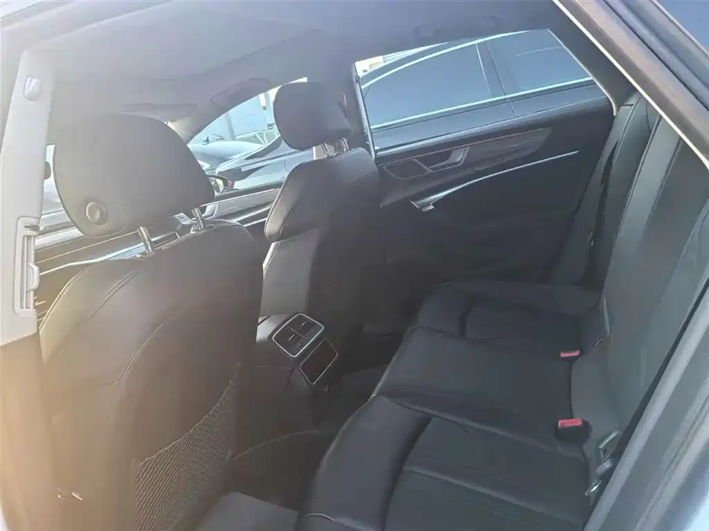 Audi A7 2024 из CN, фото 7