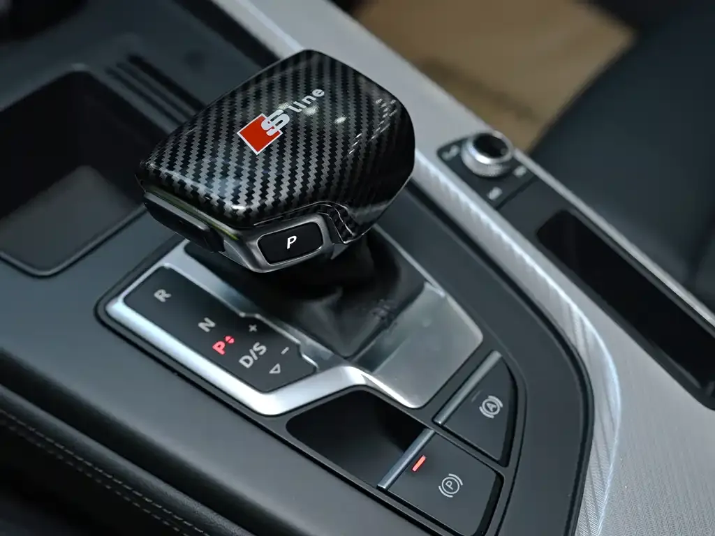 Audi A4L 2021 из CN, фото 10