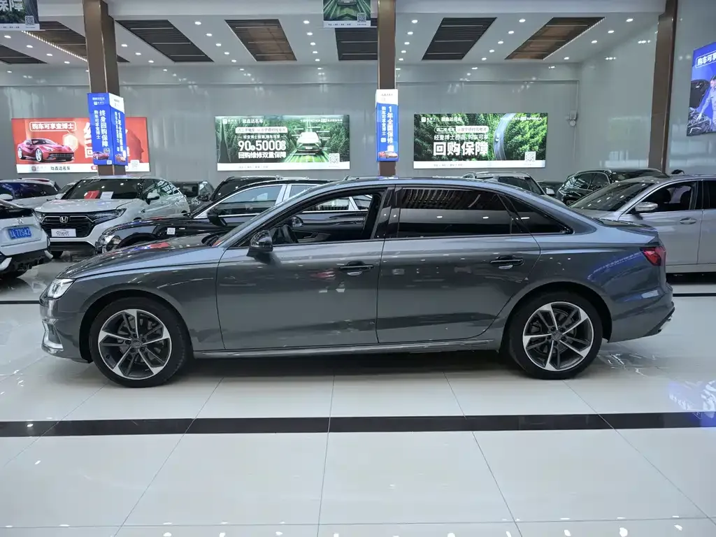 Audi A4L 2021 из CN, фото 8