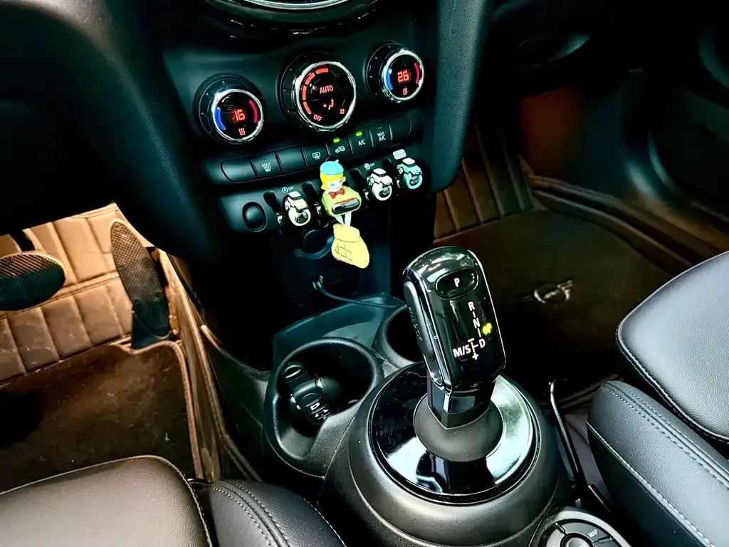 MINI Cooper (3-door) 2023 из CN, фото 10