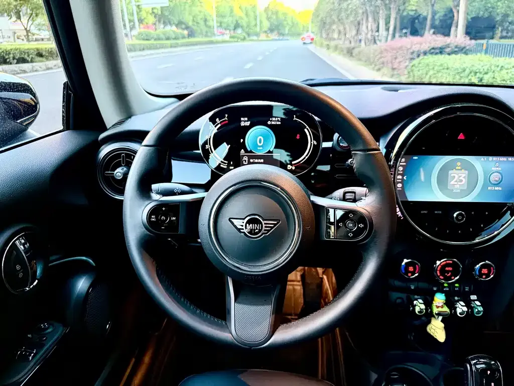 MINI Cooper (3-door) 2023 из CN, фото 9