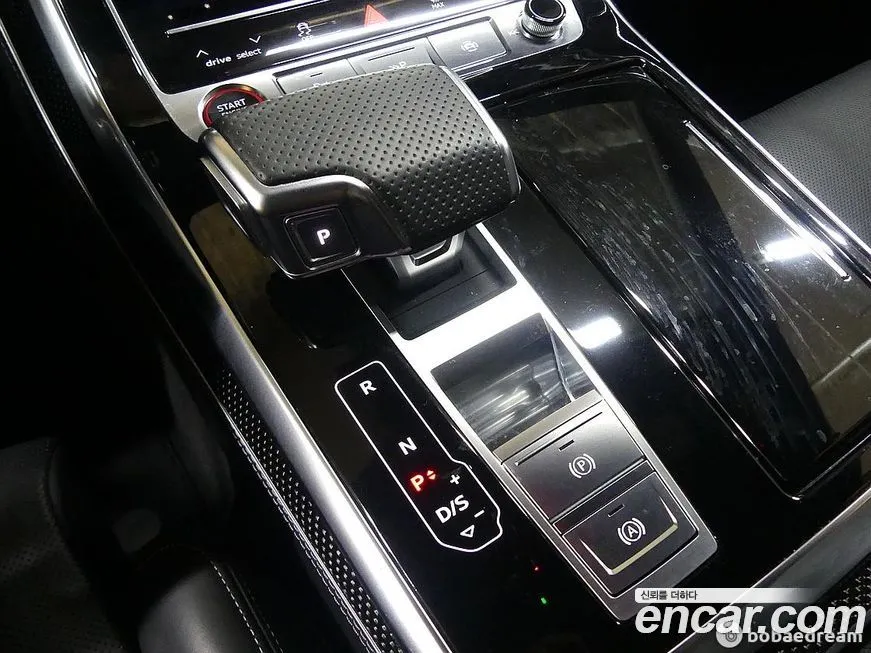 Audi SQ8 2021 из KR, фото 9