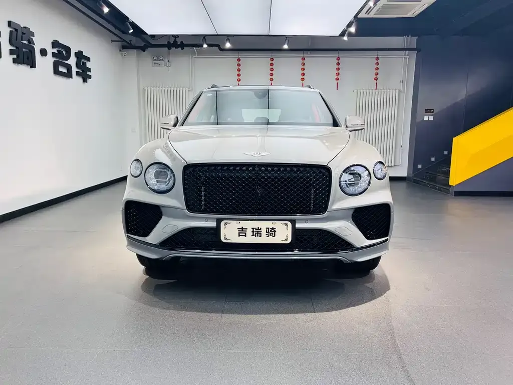 Bentley Bentayga — фото 2