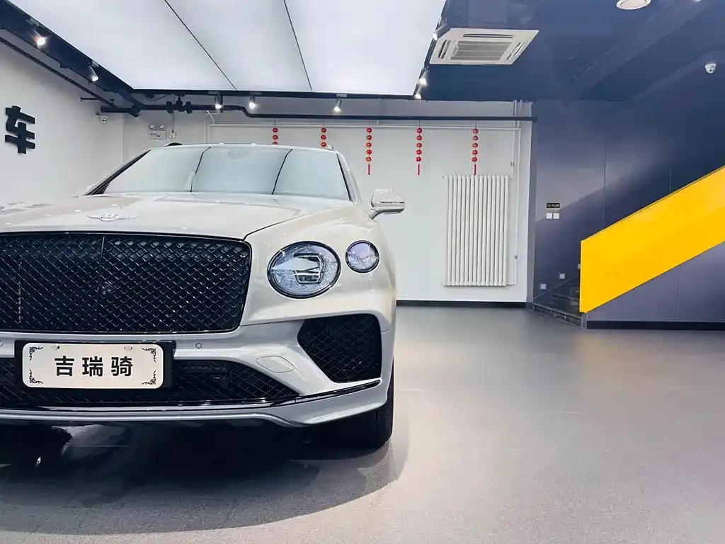 Bentley Bentayga — фото 7