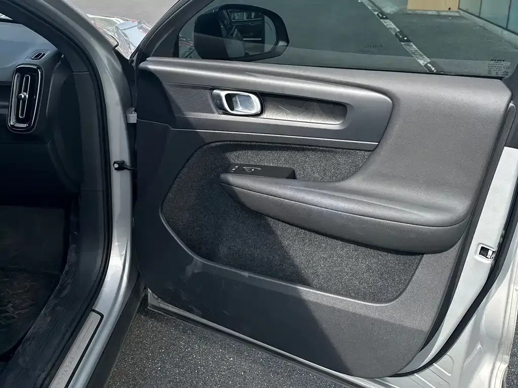 Volvo C40 2023 из CN, фото 8