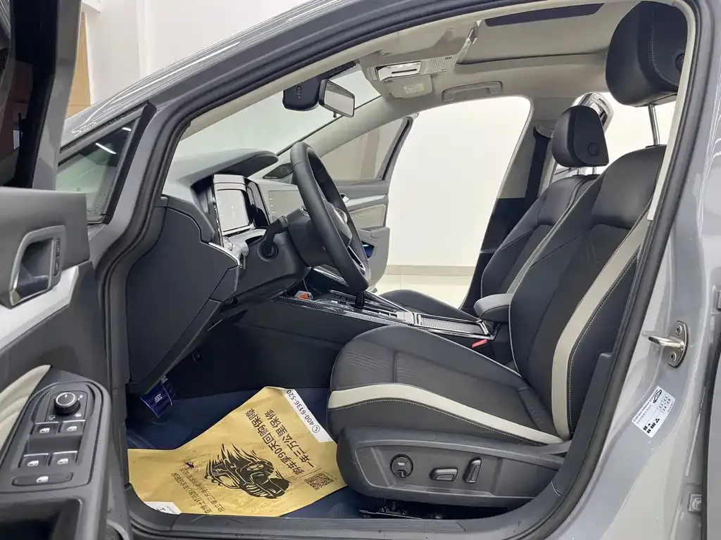 Volkswagen Golf 2022 из CN, фото 7