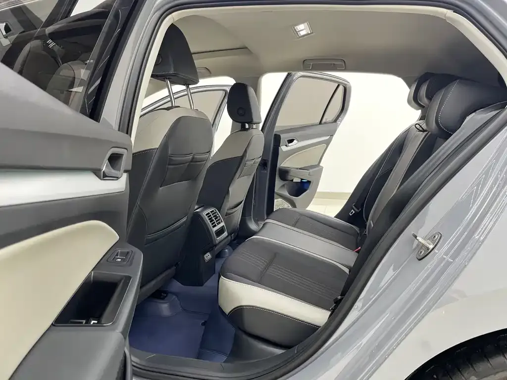 Volkswagen Golf 2022 из CN, фото 8