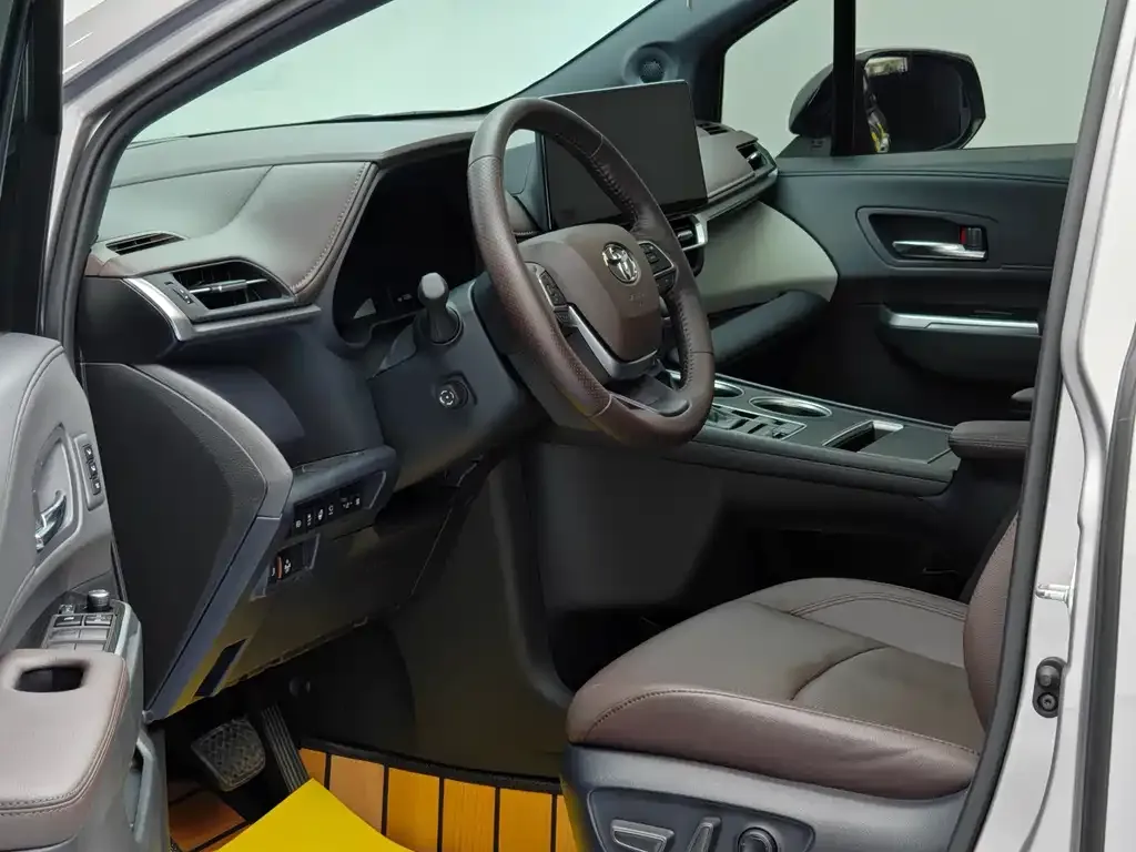 Toyota Granvia 2023 из CN, фото 7