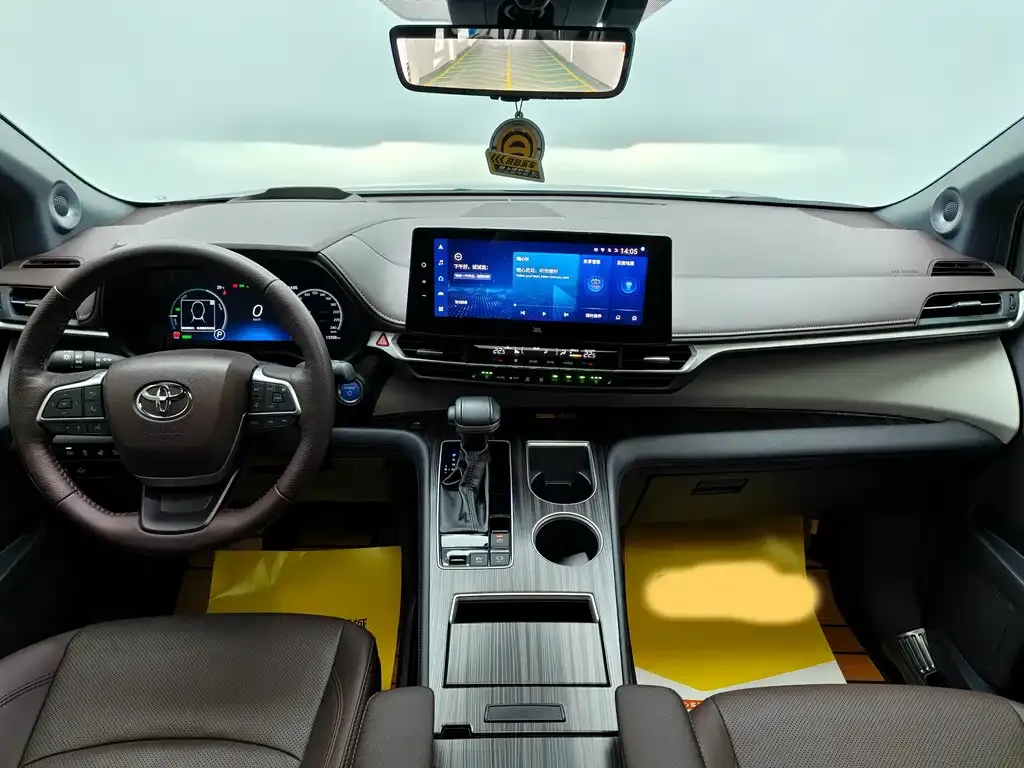 Toyota Granvia 2023 из CN, фото 9