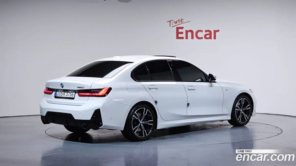 BMW 3-Series 2024 из KR, фото 2