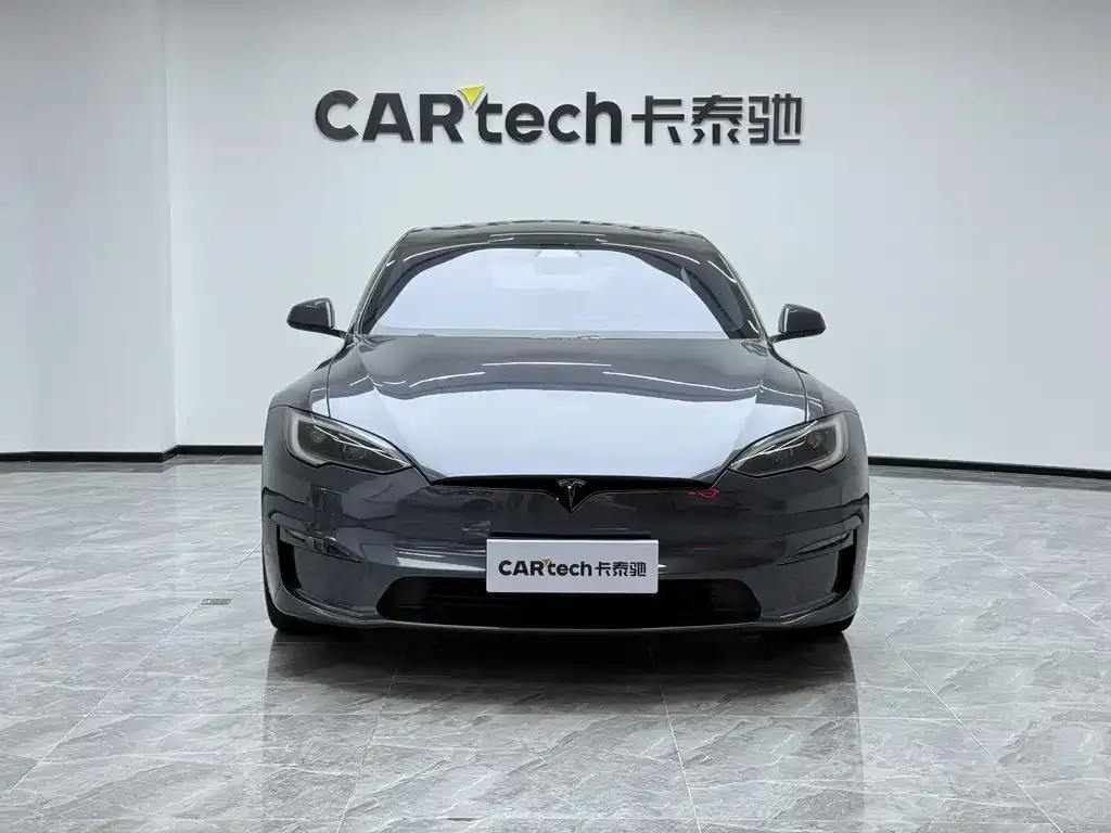 Tesla Model S — фото 1