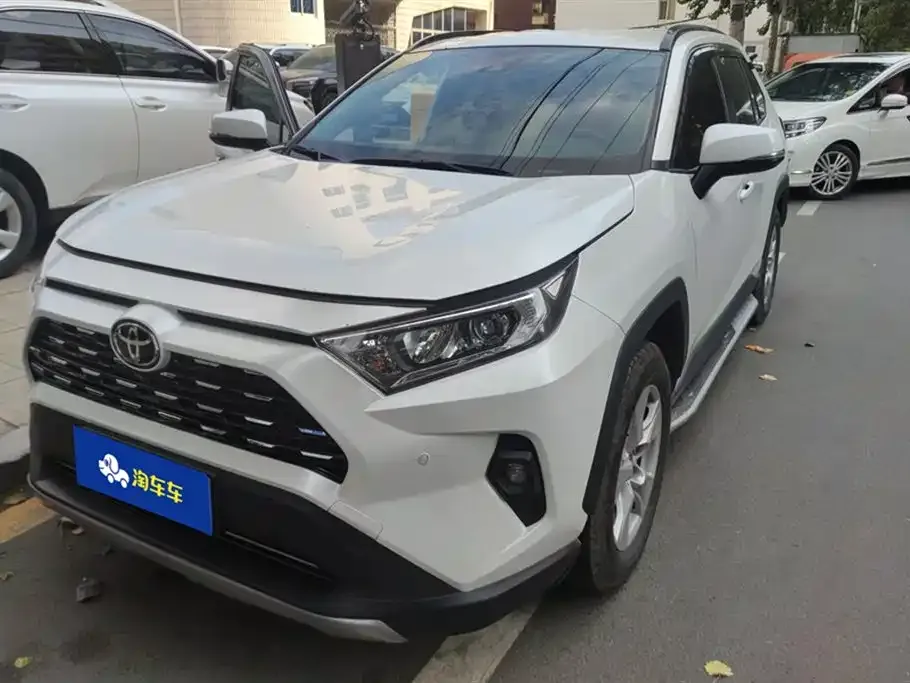 Toyota RAV4 2024 из CN, фото 1