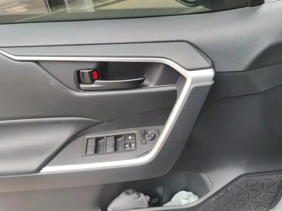 Toyota RAV4 2024 из CN, фото 7