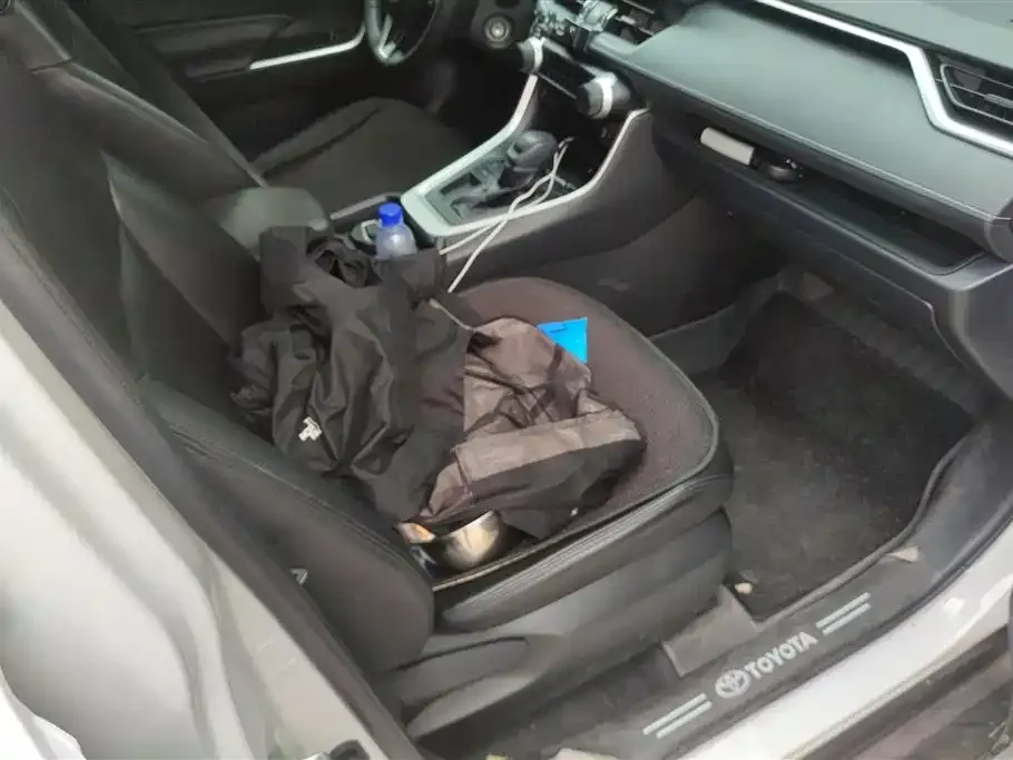 Toyota RAV4 2024 из CN, фото 8