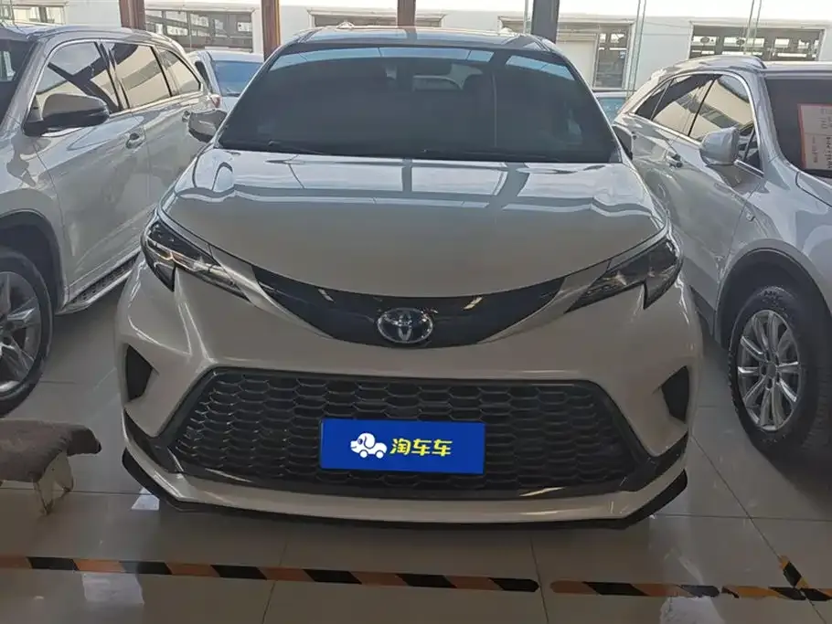 Toyota Granvia 2023 из CN, фото 2