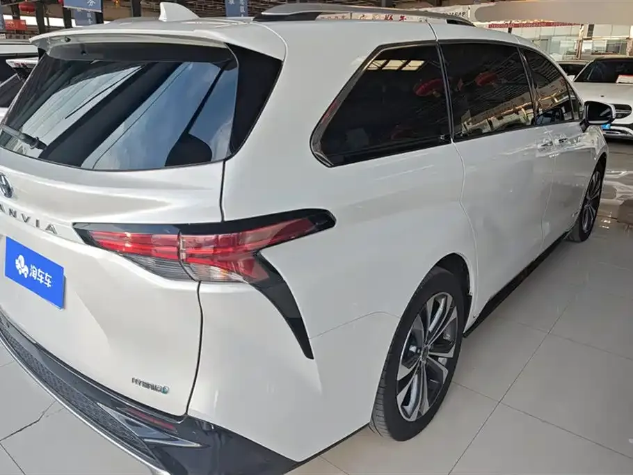 Toyota Granvia 2023 из CN, фото 3
