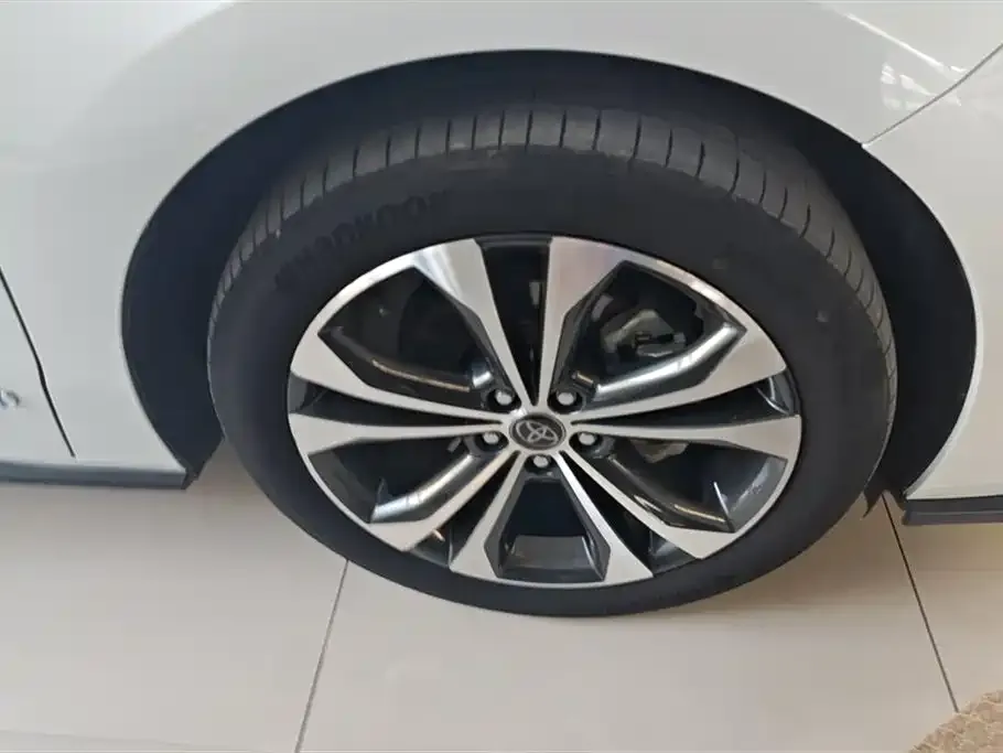 Toyota Granvia 2023 из CN, фото 6