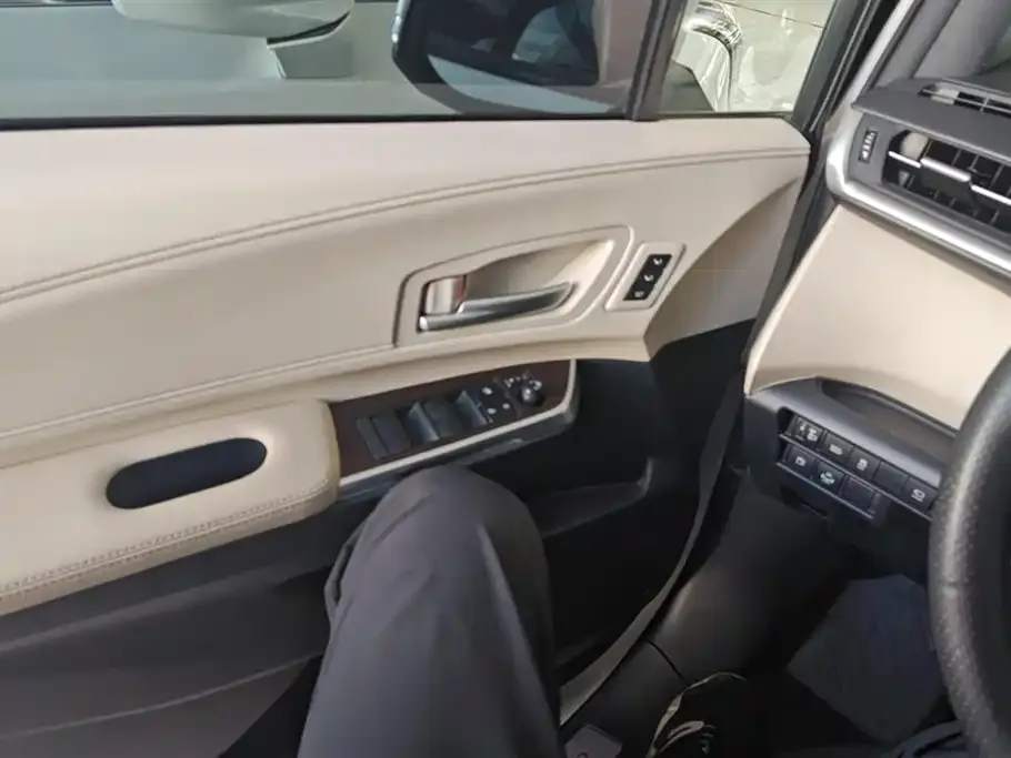 Toyota Granvia 2023 из CN, фото 7