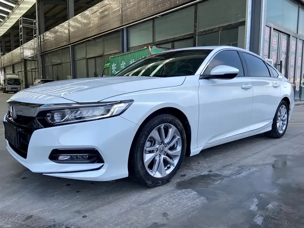 Honda Accord — фото 1