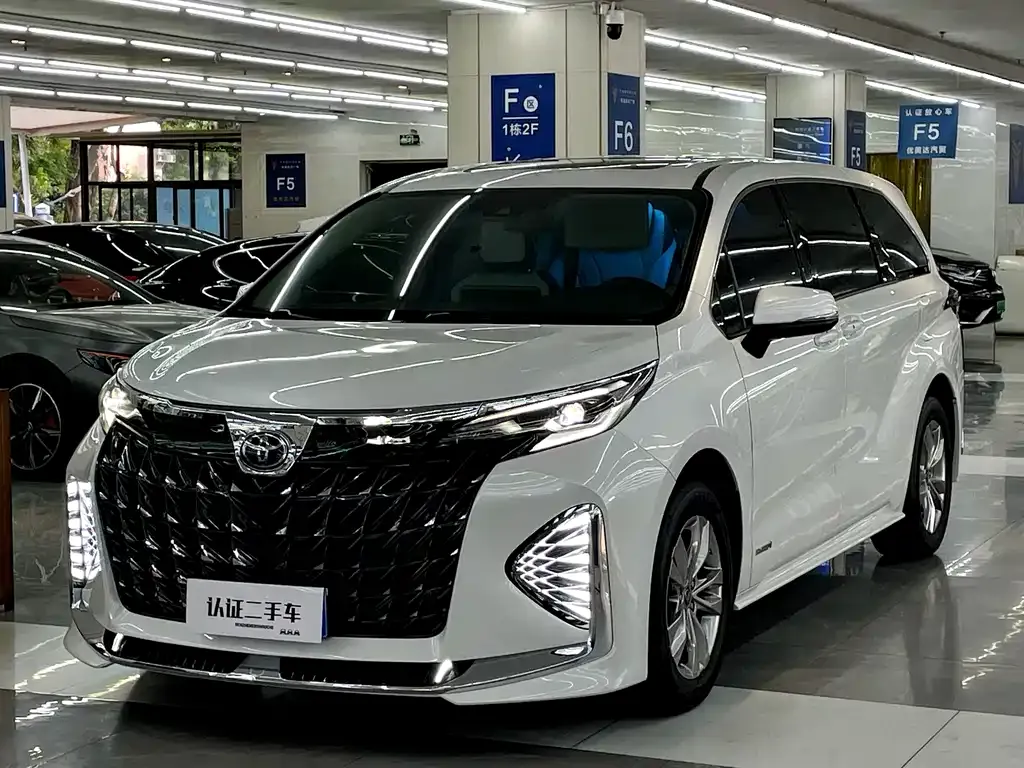 Toyota Sienna 2023 из CN, фото 2