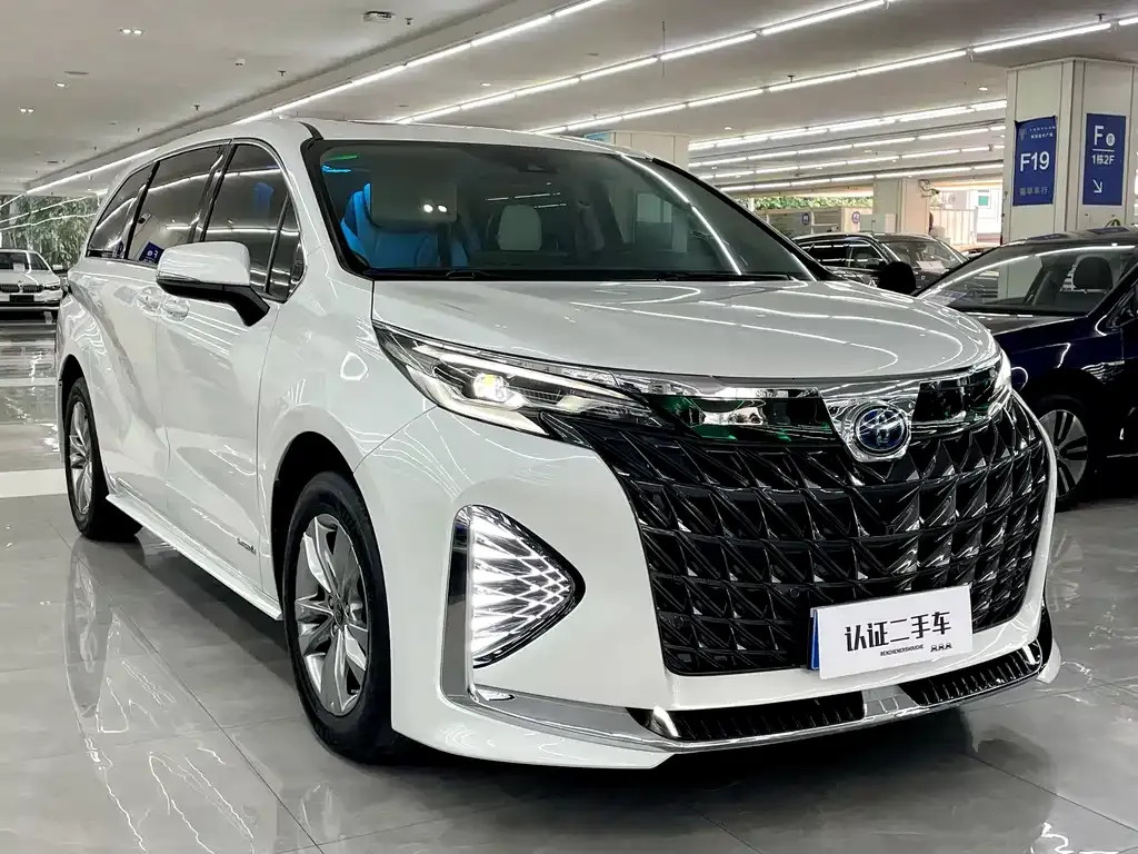Toyota Sienna 2023 из CN, фото 4